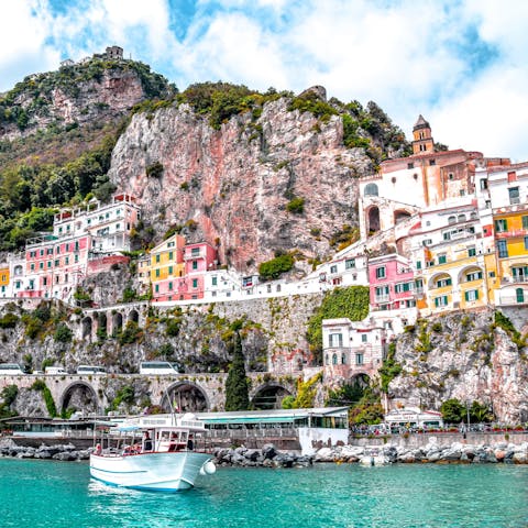Discover the small towns and beaches of the Amalfi Coast