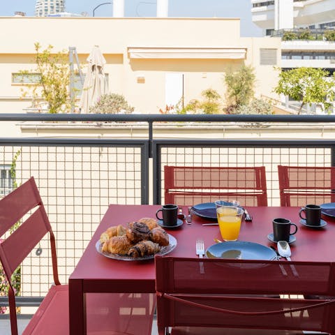 Dine alfresco out on the terrace