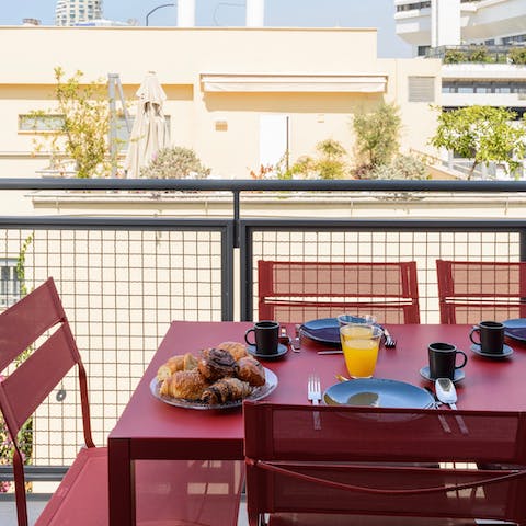 Dine alfresco out on the terrace