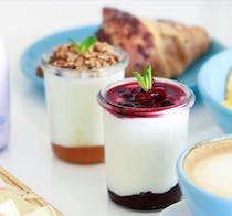 Have a natural yogurt smoothie at Leitaria