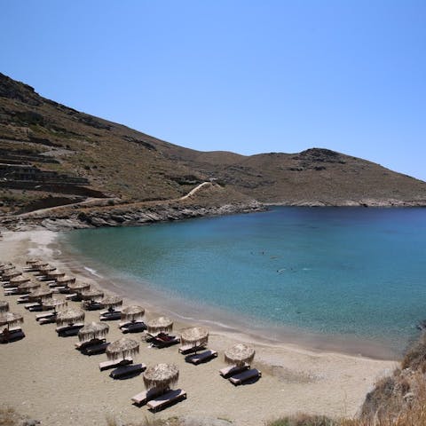 Bask in the Greek sun on the sandy beach of Xyla – just a short walk away