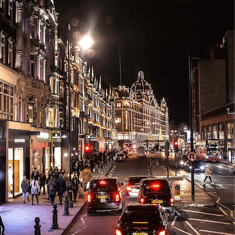 Enjoy the peace and tranquillity of your elegant mews home, knowing that Harrods and the bustling heart of Knightsbridge is moments away