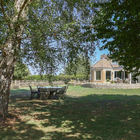 Gather in the garden for an alfresco lunch