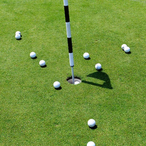 Practice your swing at world famous golf courses such as Muirfield or Gullane