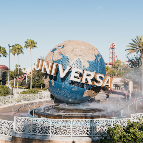 Discover the best of Orlando's theme parks, less than an hour away