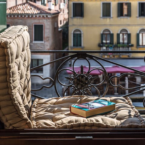 This charming window seat