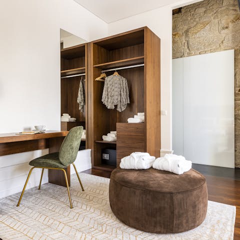 The ensuite workspace & closet