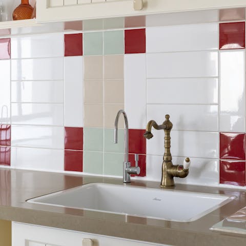 Colourful backsplash in the kitchen