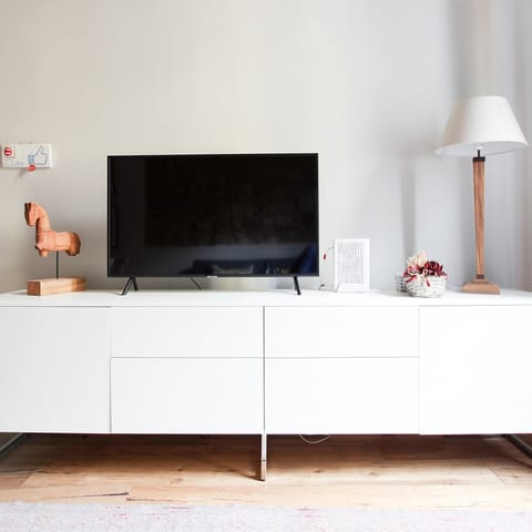 The sleek TV unit