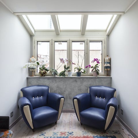 This comfy chair duo