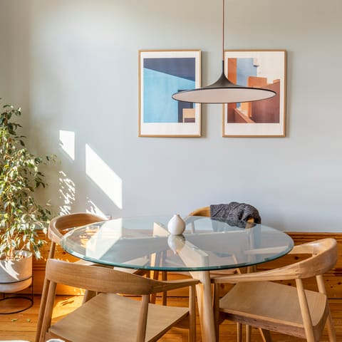 The minimalist dining table