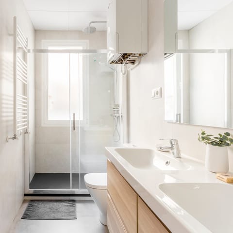 The big luxurious bathroom