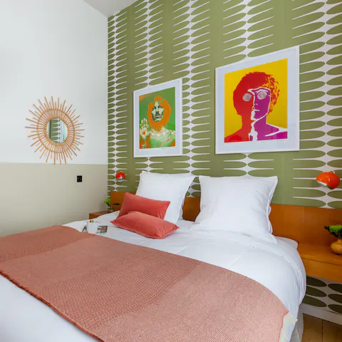 Cool retro feel in the Psychedelic bedroom