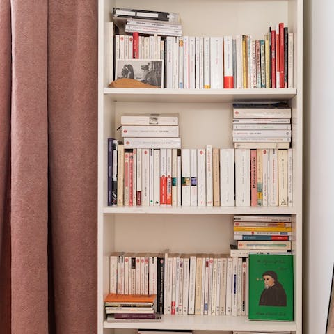 The host's extensive book collection