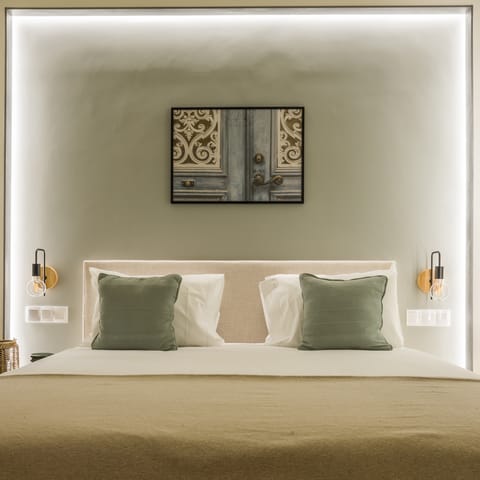 The lighting in the bedroom