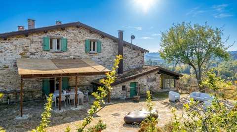Dine alfresco as rolling hills stretch out before you