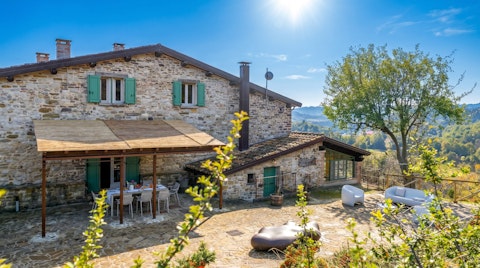Dine alfresco as rolling hills stretch out before you