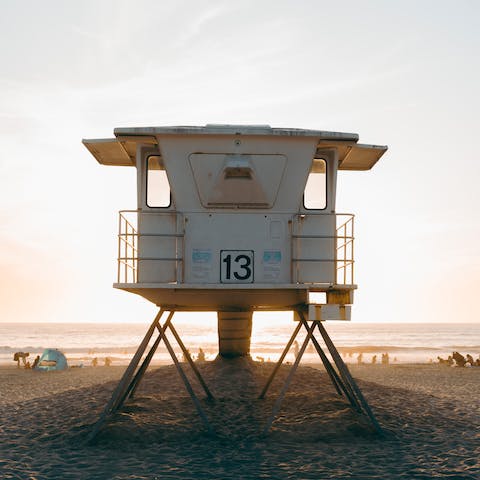Reach Mission Beach in just a two-minute walk