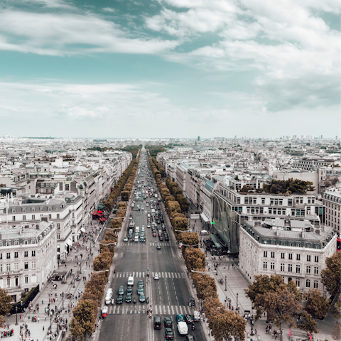 Stay in the sought-after 8th district, a short stroll from the Champs-Élysées