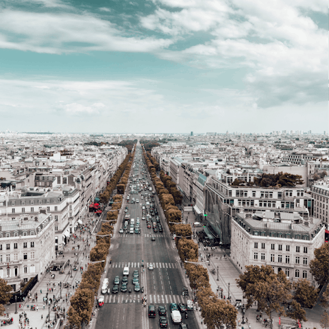 Stay in the sought-after 8th district, a short stroll from the Champs-Élysées