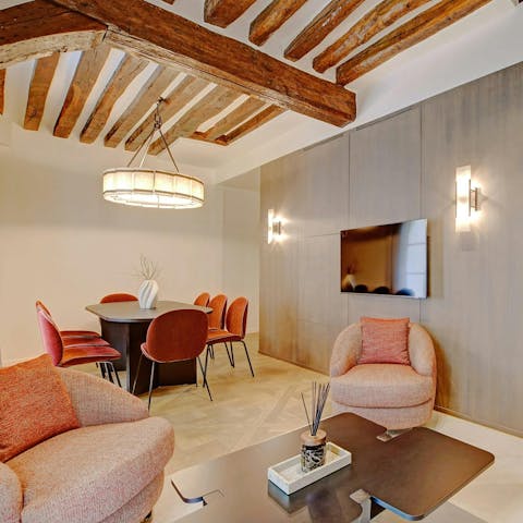 Gather on the sofas or at the dining table – there's space for everyone