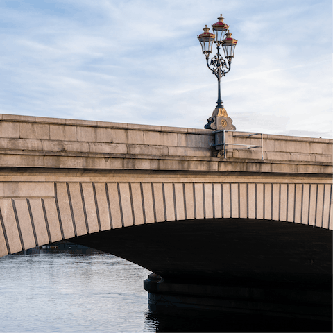 Saunter over to Putney for leafy strolls, quiet roads and pretty pubs, just a thirty-five-minute walk away