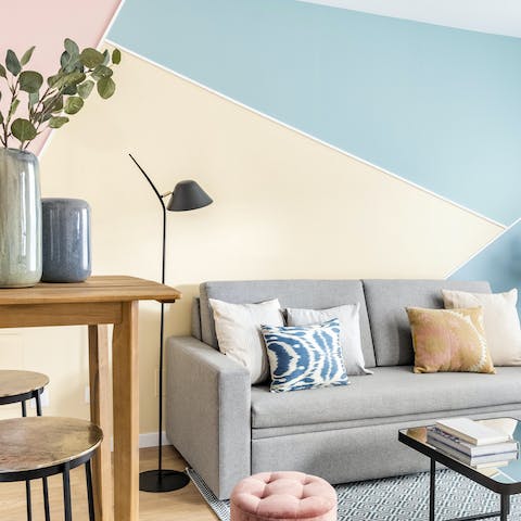 Relax in the colourful living room with a glass of Spanish wine and a book