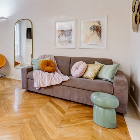 Sip a Bellini on the sofa before heading out for dinner