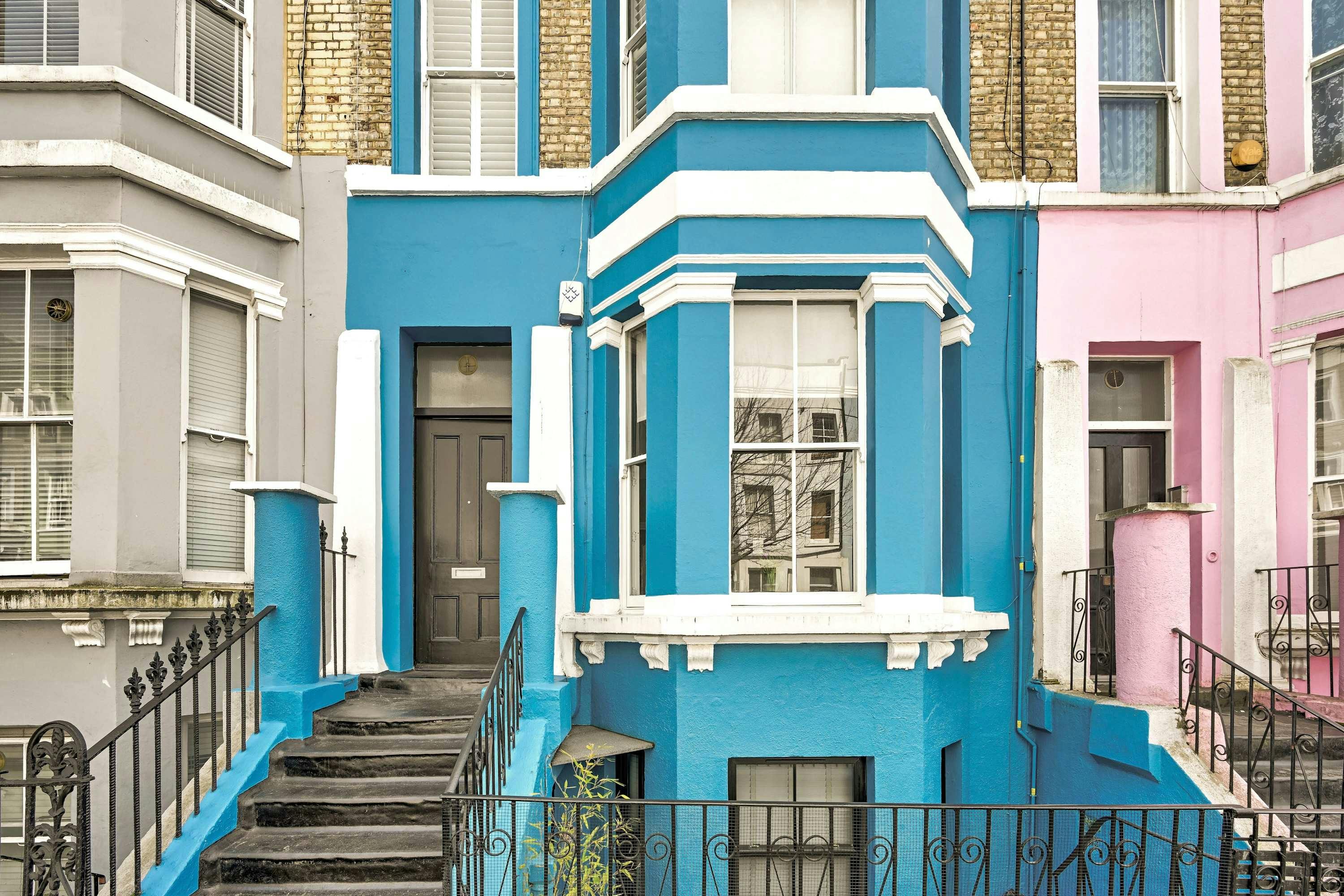 Cheerful Terrace House