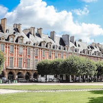 Take a break at Place des Vosges