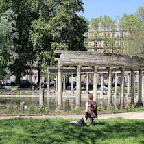 Stroll around the Parc Monceau