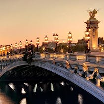 Explore the Majestic Pont Alexandre III