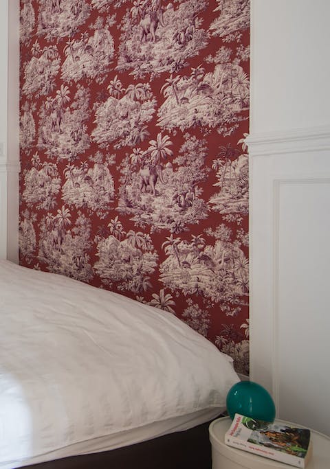 A tropical themed bedroom wall print
