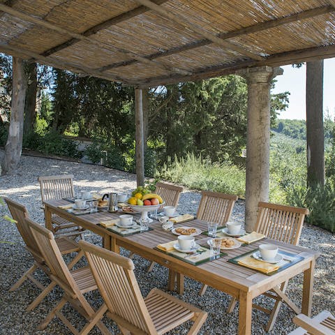 Sit down to an alfresco meal under the pergola
