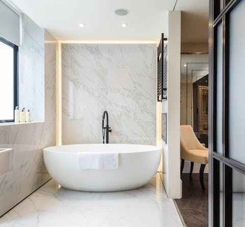 The gorgeous bathtub