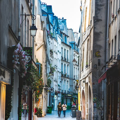 Peruse the bookshops, boutiques and art galleries of Le Marais