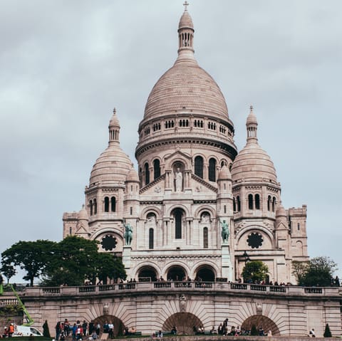 Meander along the cobblestone streets of Montmartre to admire the Sacré-Cœur