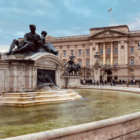 Discover Buckingham Palace – just a fourteen-minute walk away