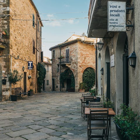 Explore the historic hilltop towns and villages of Tuscany