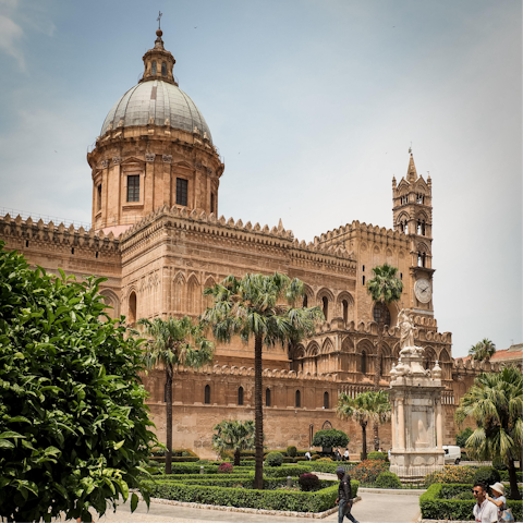 Reach the Cathedral of Palermo in just ten minutes
