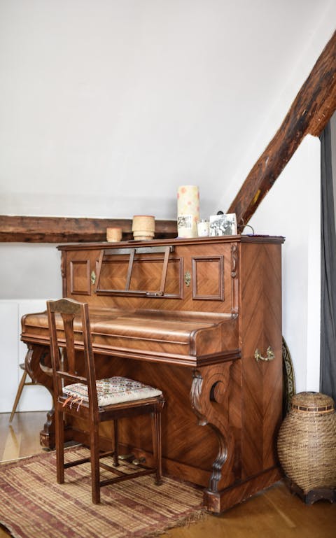 A piano for tinkling the ivories