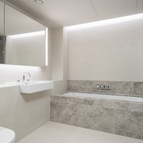 spacious & modern bathroom