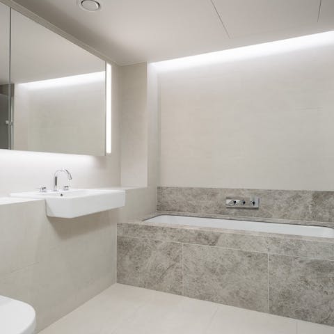 spacious & modern bathroom
