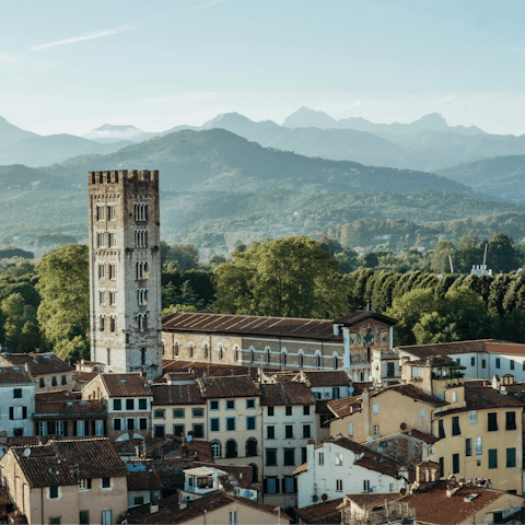 Fall in love with Italy while exploring the historic heart of Lucca