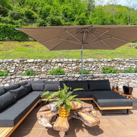 Enjoy a pre-dinner aperitivo in the garden lounge