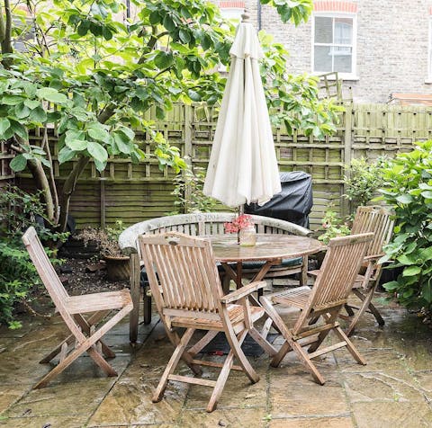 Relax in the green garden space