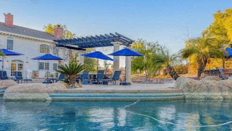 Cool off in the pool beneath open Californian skies