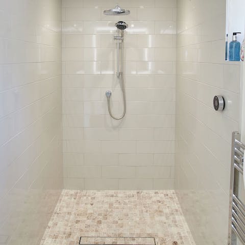 Freshen up in the two-person, digital power shower