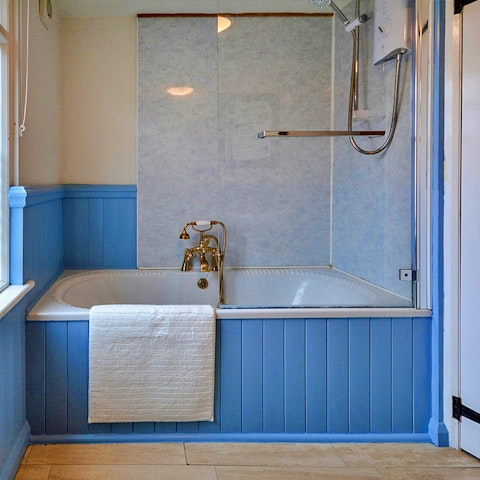 Unwind in the bathtub after a long coastal walk