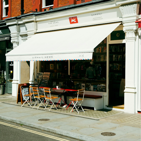 Wander through Marylebone to a local coffee shop